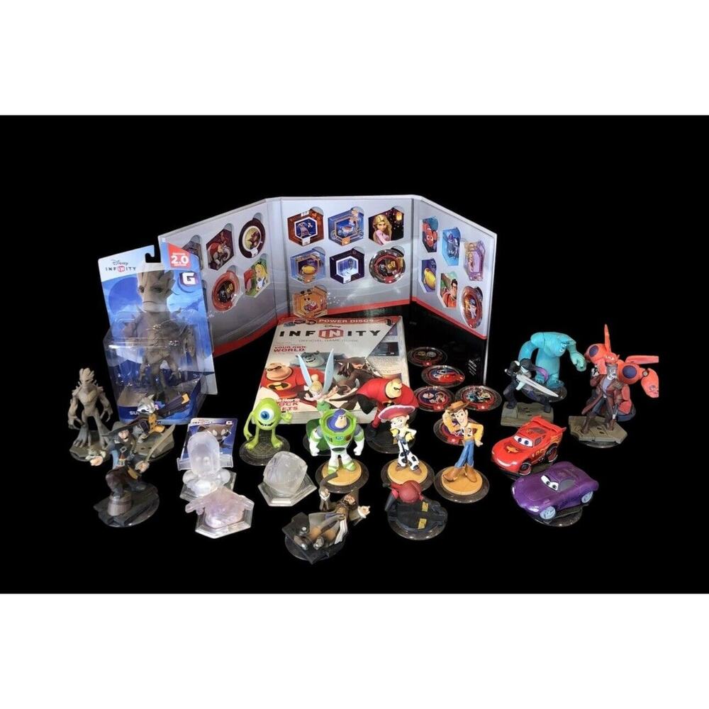 Huge lot Disney Infinity mixed bundle binder 1.0 2.0 port game guide figures
